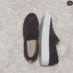 Steve Madden slip ons